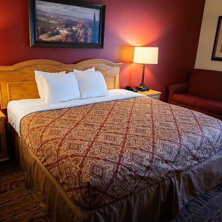 Savanna Inn & Suites Εξωτερικό φωτογραφία