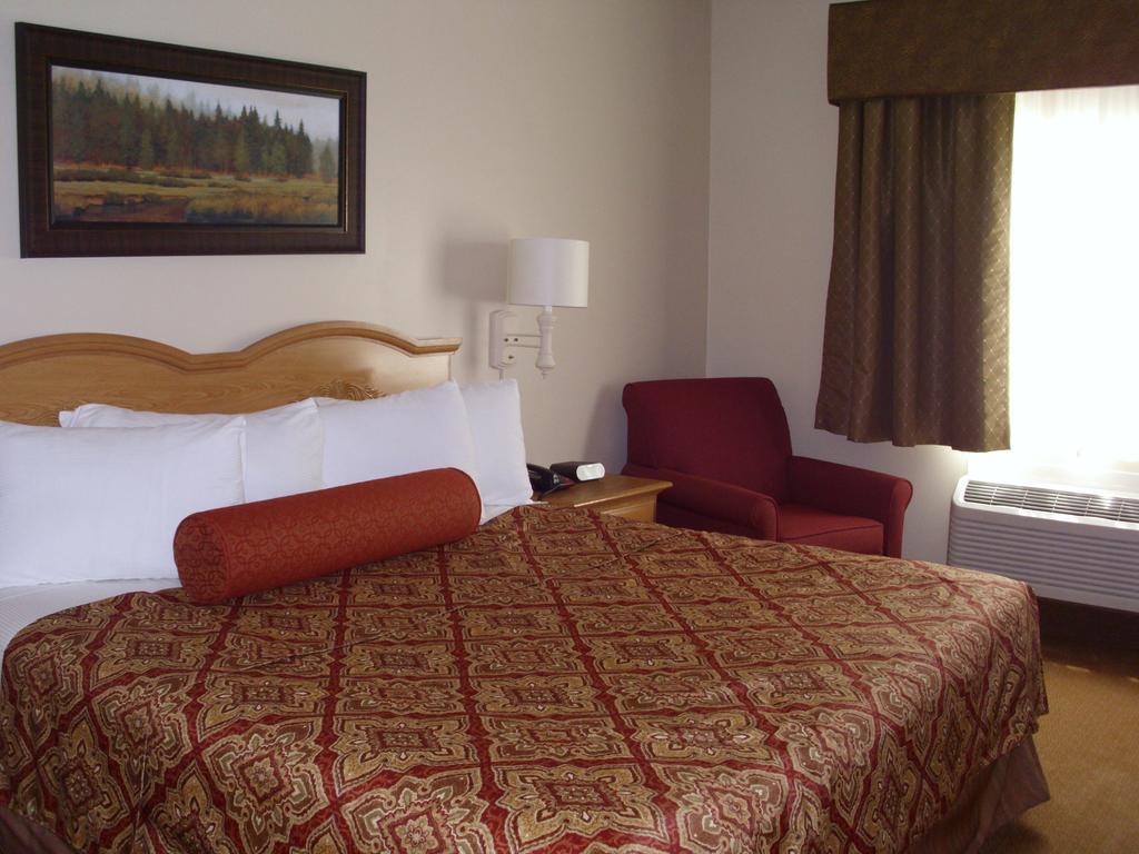 Savanna Inn & Suites Δωμάτιο φωτογραφία